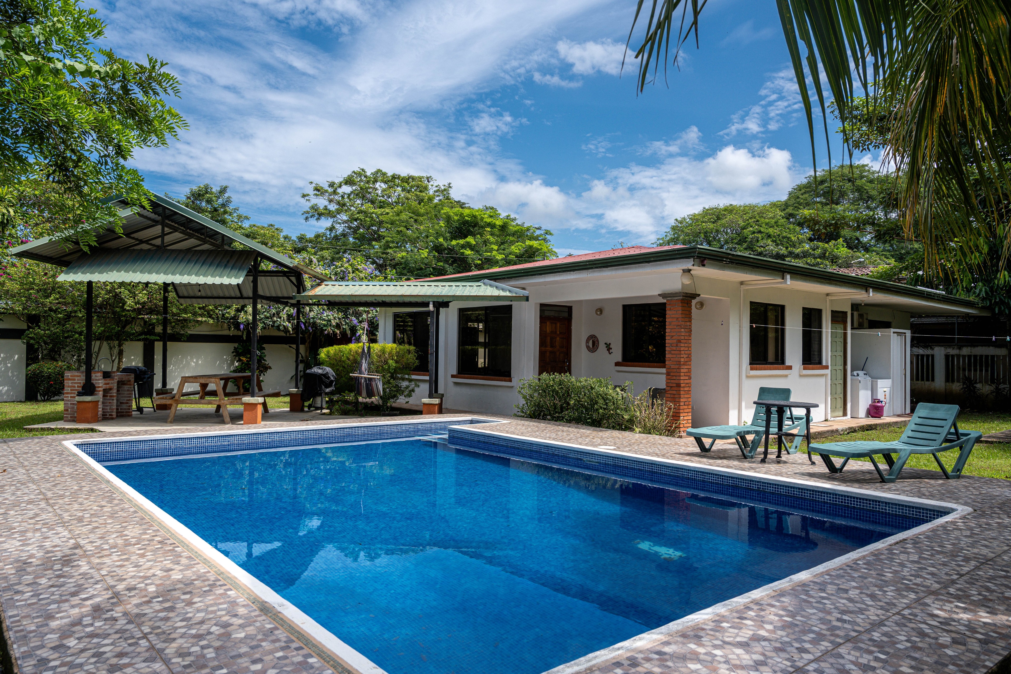 Private pool and tropical house in Jacó — Tropical Camas beginner surf program